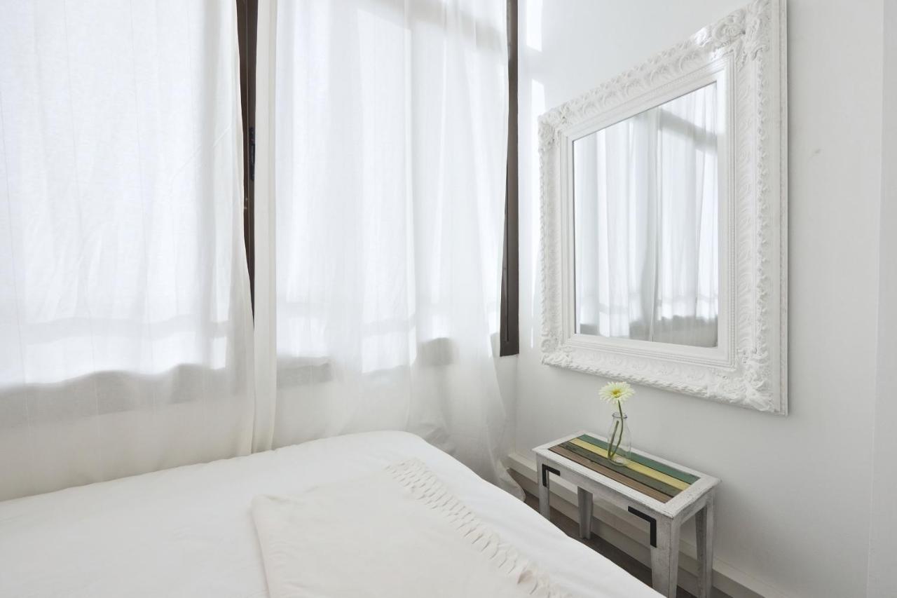 The White Flats Sant Antoni Apartment Barcelona Ngoại thất bức ảnh